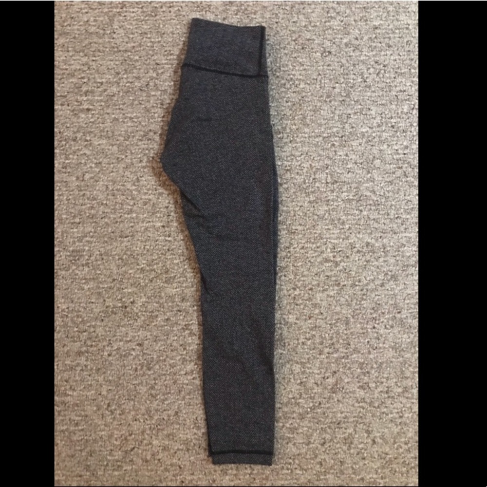 Lululemon grey crop tights - super comfortable!